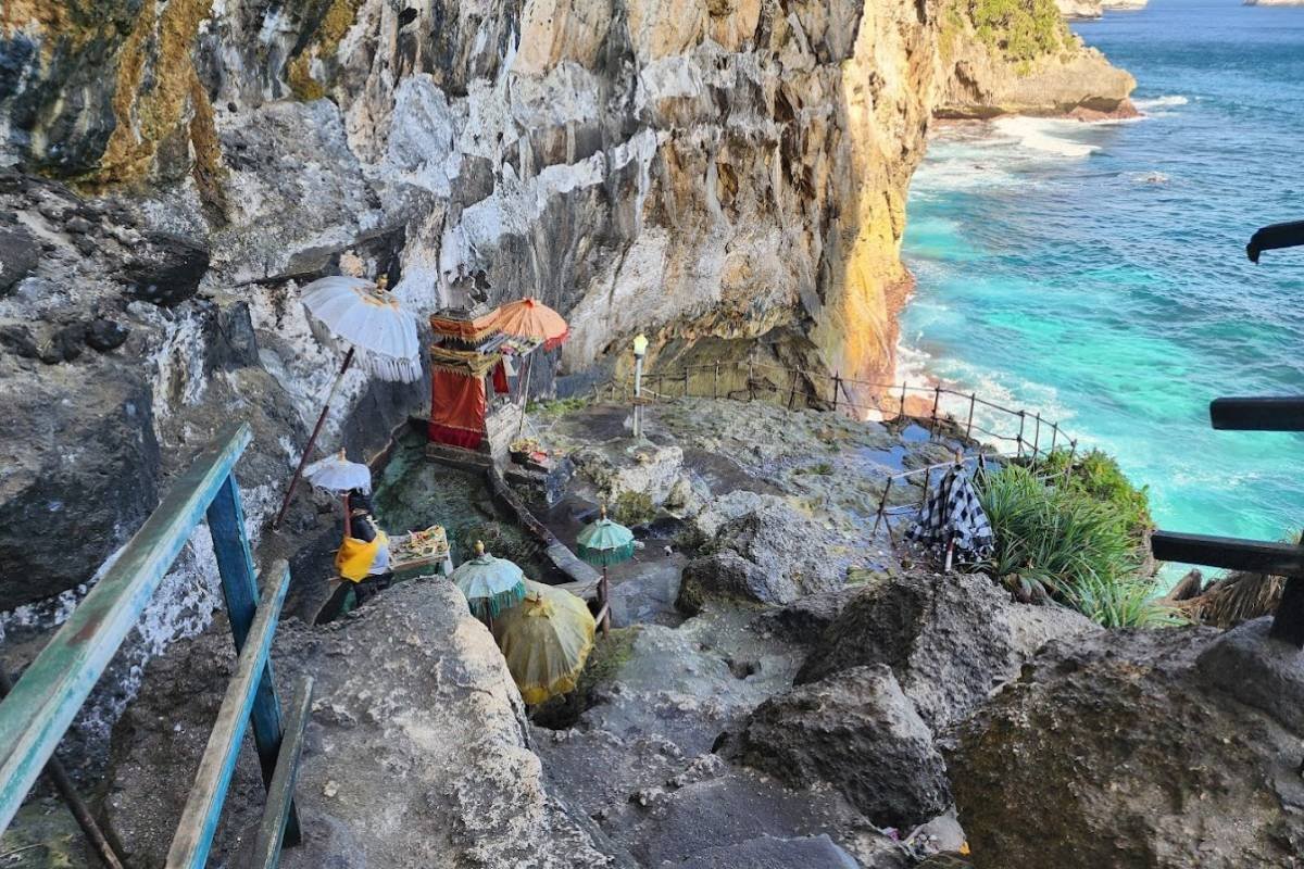 Peguyangan Waterfall - sebuah pura yang terdapat di area Air Terjun Peguyangan